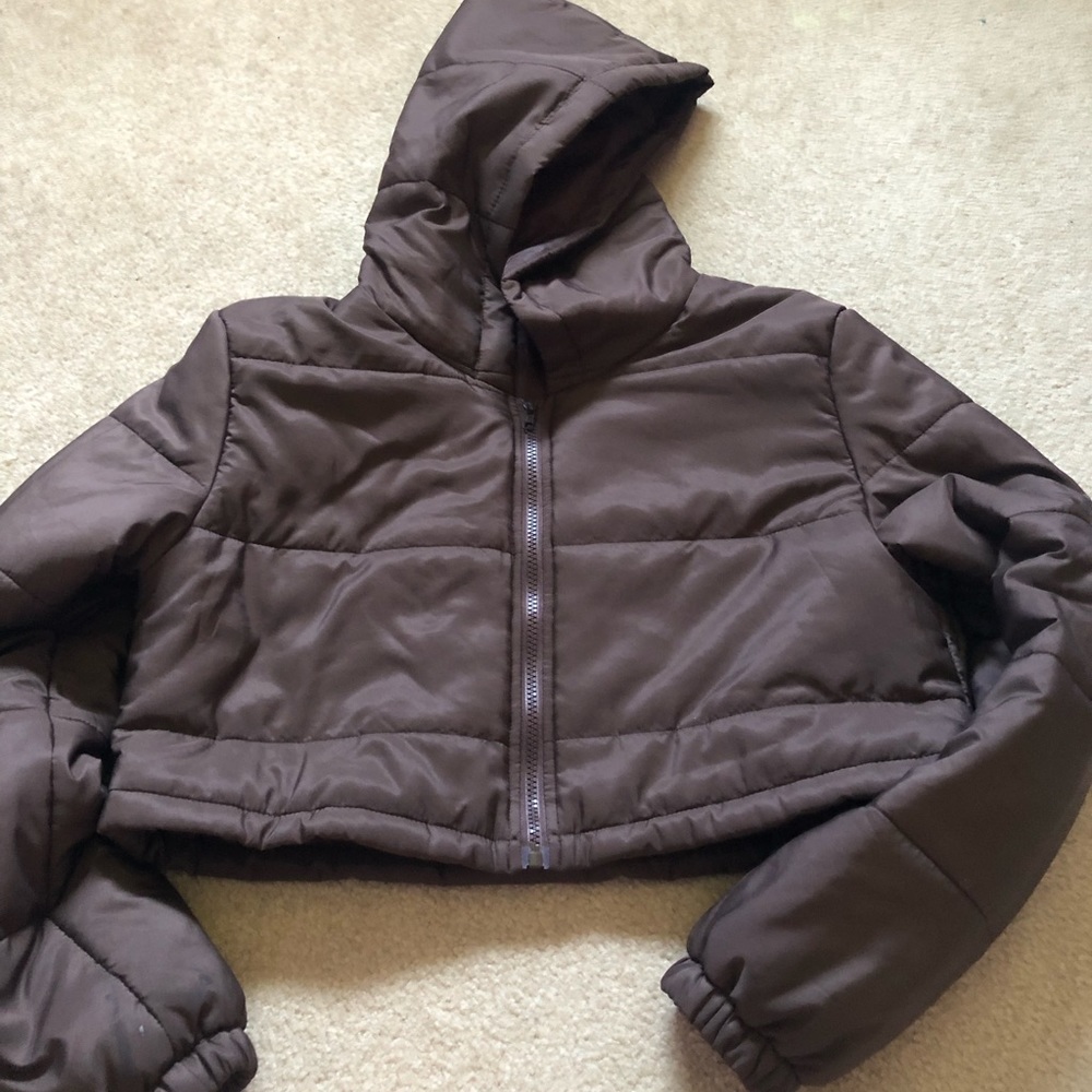 Dark brown cropped puffer zip up